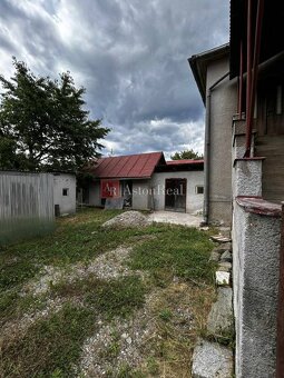 Dvojpodlažný Rodinný Dom na pozemku 786 m2 - Chyžné - 9