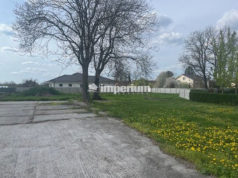 Predaj : pozemok 1550 m2 aj pre developerov v obci Veľké Bl - 9