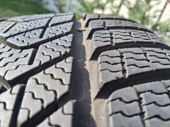 235/45 r18 zimne pneumatiky - 9