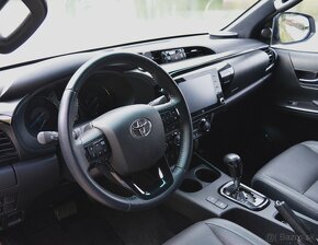 Toyota Hilux Double Cab 2.8L Invincible - 9