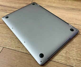 MacBook Pro 13" Retina SK 2018 s Touch Barom Strieborný - 9