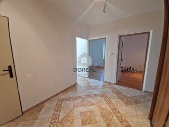 PRENAJATÝ • Prenájom 4-izbový byt • Senica centrum - 9