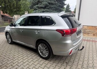 Mitsubishi Outlander 2,4 PHEV Top 4WD odpočet DPH benzín - 9
