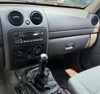 JEEP CHEROKEE 2.8 CRD SPORT - 9