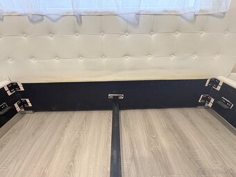 Manželská posteľ - 9