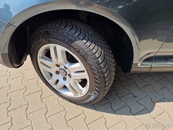 Volkswagen Touareg 3.0 TDi V6 A/T 225k 4x4 (diesel) - 9