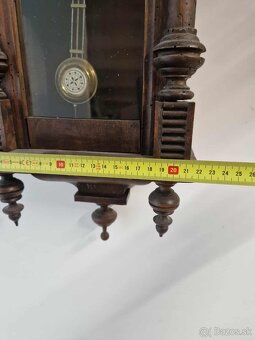 Dvoje nástenné hodiny - 9