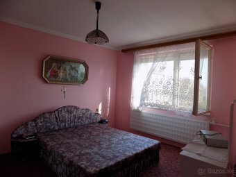 Poschodový dom v Tvrdošovciach v centre obce vhodné aj na - 9