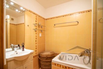 Priestranný 3-izbový byt s dvoma balkónmi v Pezinku, sídlisk - 9