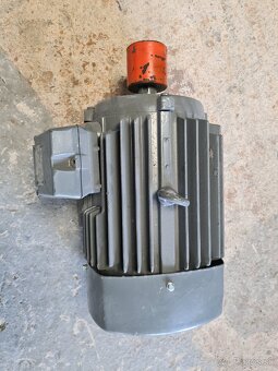 Predám el.motory na vodné čerpadlá 1,5kW 1410ot - 9