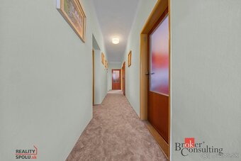 Starší rodinný dom v tichej lokalite BA III Vajnory, na pred - 9