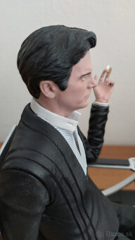 Mass Effect – Illusive Man Statue - 9