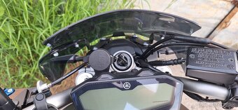 Yamaha mt 07 - 9