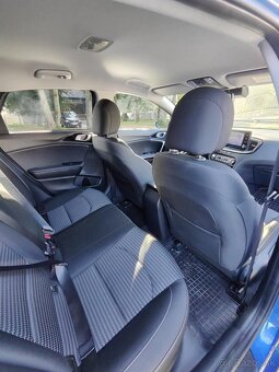 KIA CEED 1.5 T-GDI Hatchback 117,5kW Benzín (2022) - 9