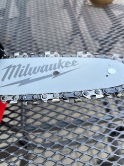 MILWAUKEE M12 FUEL Kompaktná reťazová píla - 9