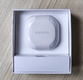 SAMSUNG Galaxy Buds FE - White / Grey, Nové komplet balenie - 9