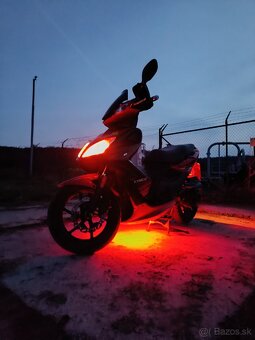 Skúter Kymco super 8 50 - 9