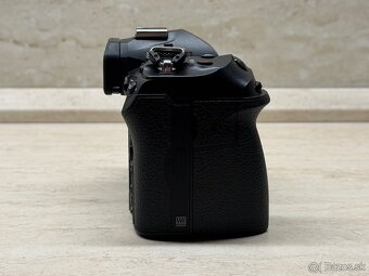 Olympus OM-1, počet záberov: 25 - 9