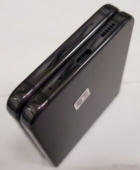 Samsung Galaxy Z Flip 4 - 9