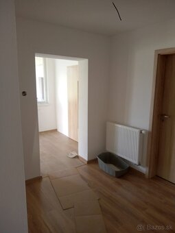 Ponúkame naše služby - malovanie : interiérov/exteriérov - 9