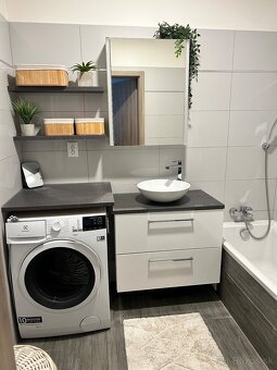 Klimatizovaný 3-izbový byt s balkónom, parkovanie - 9