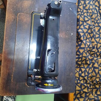 Predám šijací stroj Zetina - 9