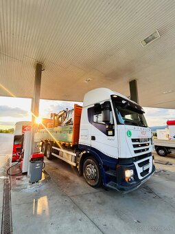 Predám IVECO STRALIS 420 €5,celková 26t,odťahovka s h.rampou - 9