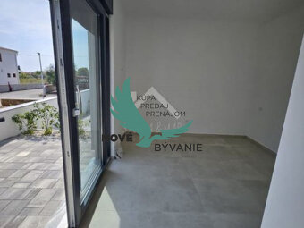 Chorvátsko na predaj nadštandardne veľký apartmán 92m2 so zá - 9