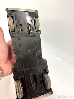 Staré plechové autíčko na klúčik - 9