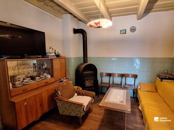 Malý domček, pokojná ulička, veľký pozemok a stodola - 9