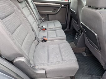 Predám Volkswagen Touran 1.9 TDI 77 KW..7-miestny,Tažné,Navi - 9