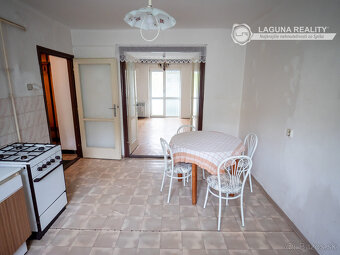 REZERVOVANÉ - 2 Izbový byt s balkónom v pôvodnom stave - Kro - 9