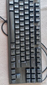 Predam pekny pocitac,vyzerá ako nový - 9
