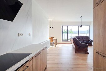 Prenájom: priestranný 3-izb.byt v Poprade s garážovým státím - 9