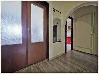 3i byt BB / SÁSOVÁ / 70 m2 / LOGGIA / PEKNÝ VÝHĽAD - 9