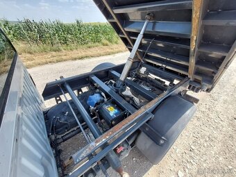 TOYOTA HILUX 3-STRANNÝ VYKLÁPAČ - 9