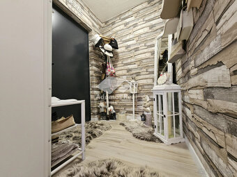 DREVODOM S POZEMKOM - ŤAHANOVCE - 9