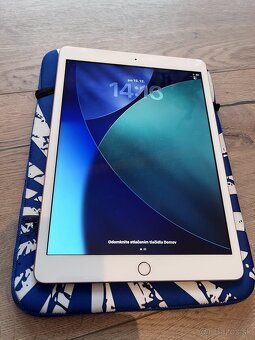 Apple iPad 10.2" 8th Gen 32 GB - 9
