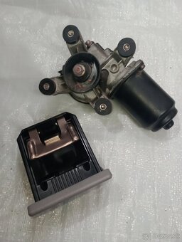 Mazda 323f z roku 2001-náhradné diely - 9