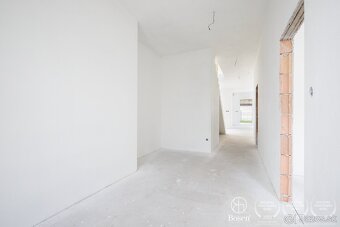 BOSEN | Poschodový 5i RD s garážou v centre mesta - 9