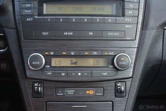 Toyota Avensis Combi 2.2 D-4D, SR voz, Panoráma, Koža - 9