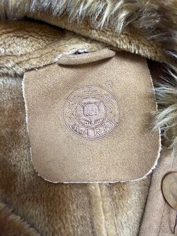 Dámsky zimný kabát KARA – vintage shearling štýl, hnedý - 9