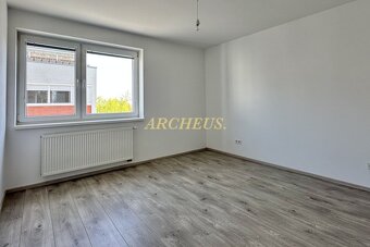 ZNÍŽENÁ CENA 3-izbový byt s loggiou 6,8m2 - 9