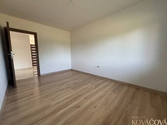 Na predaj novostavba – moderný bungalov v obci Podlužany - 9