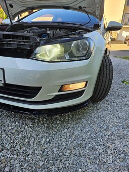 Predám predné svetlá na VW Golf 7 - 9