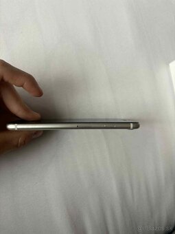 iPhone SE 2022 - 9
