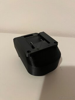 Predam adapter z Dewalt baterie na Makita naradie - 9