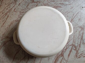 Hrnce kastroly a iné - 9