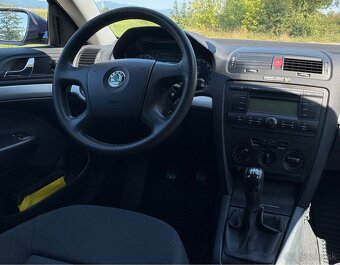 Škoda Octavia Combi 1.6 Ambiente - 9