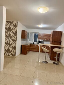 Priestranný byt v Lehniciach - 9